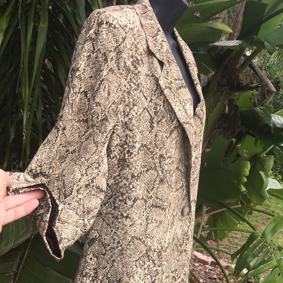 Regina Porter silk animal print cargo pocket jacket - Picture 3 of 8